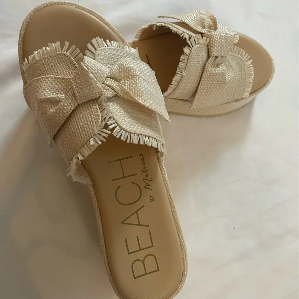 Beach by Matisse Women’s Cream Bow Slide Sandals, Bow & Raffia Details, Size 10M